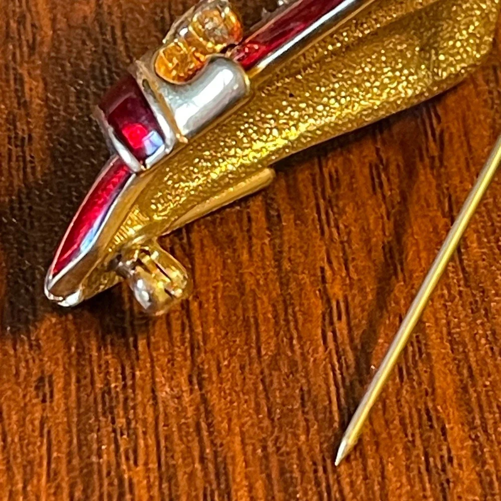 Vtg PEP Prince of Wales Feathers Brooch Red Enamel‎ Rhinestone Crown Gold Tone